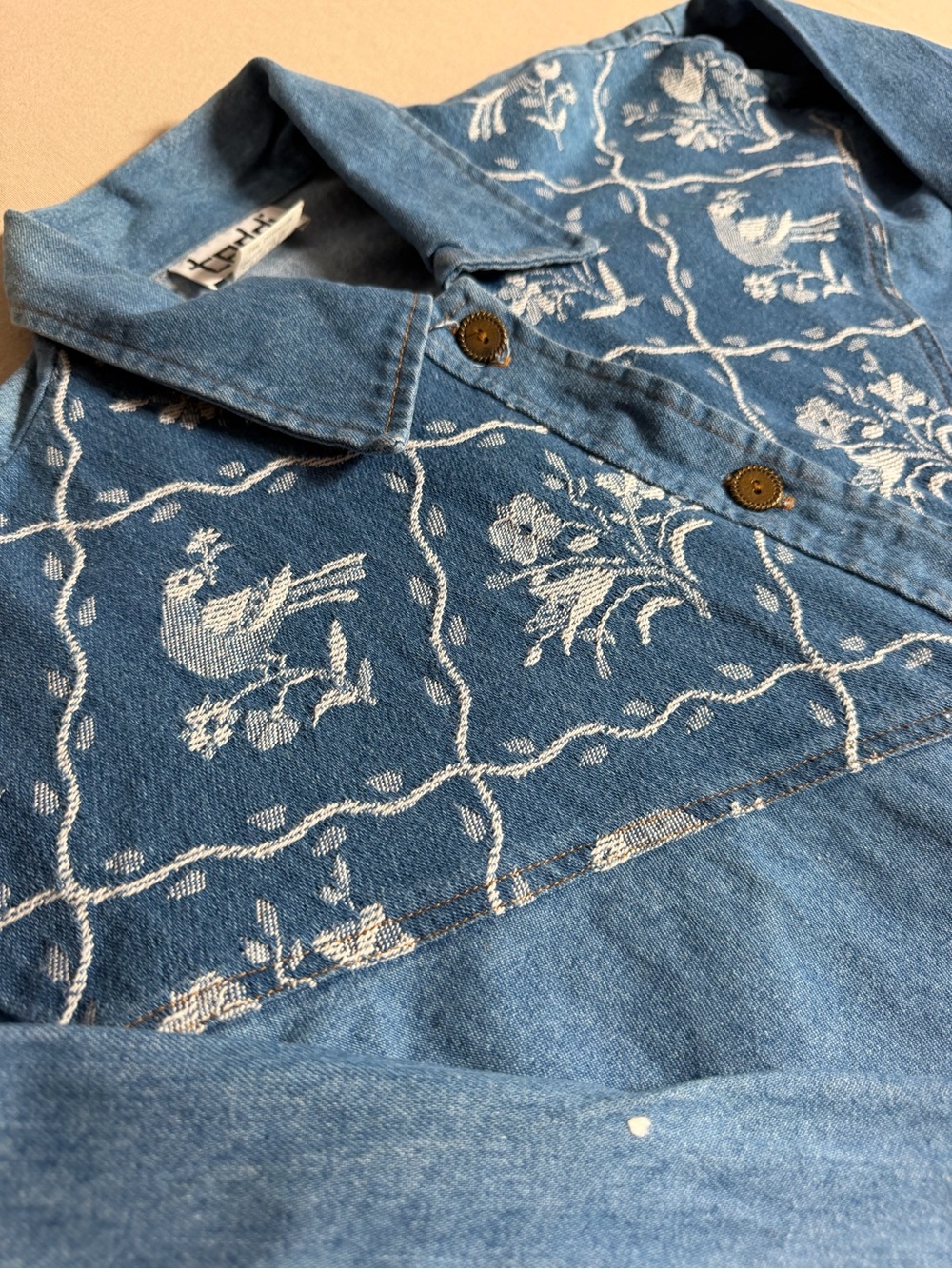 Vintage Women's (Men) Denim Jacket with White Embroidered Pattern - Blue